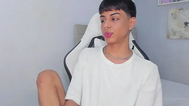 Snapshot of Thomas_wil chatting on 02-05-26, 06:20 Thomas wil online show from 02-05-26, 06:20