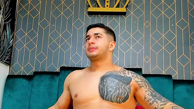 Snapshot of king_falconer chatting on 09-28-25, 02:51 king falconer online show from 09-28-25, 02:51