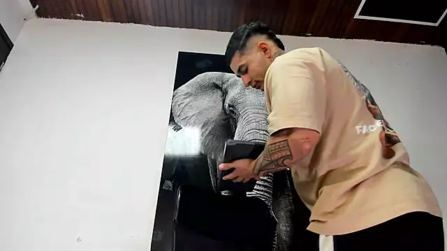 king falconer online show from 10-25-25, 03:49