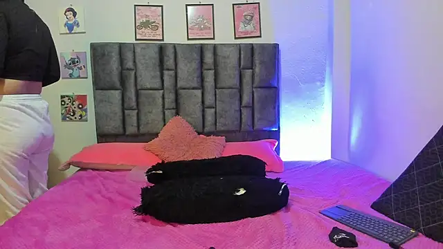 Snapshot of Esmeraldaa- chatting on 06-17-26, 06:35 Esmeraldaa- online show from 06-17-26, 06:35