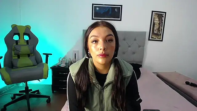 Esmeraldaa- online show from 11-05-25, 03:31