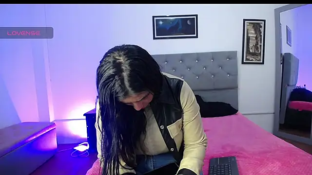 Snapshot of Esmeraldaa- chatting on 09-12-25, 04:45 Esmeraldaa- online show from 09-12-25, 04:45
