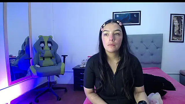 Snapshot of Esmeraldaa- chatting on 09-24-25, 04:41 Esmeraldaa- online show from 09-24-25, 04:41
