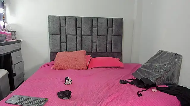 Esmeraldaa- online show from 04-06-26, 04:08