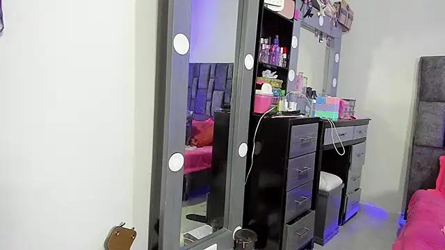 Esmeraldaa- online show from 12-05-25, 05:28