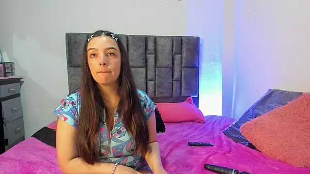 Esmeraldaa- online show from 04-19-26, 05:47