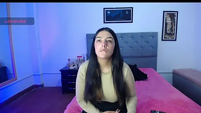 Snapshot of Esmeraldaa- chatting on 09-20-25, 04:39 Esmeraldaa- online show from 09-20-25, 04:39