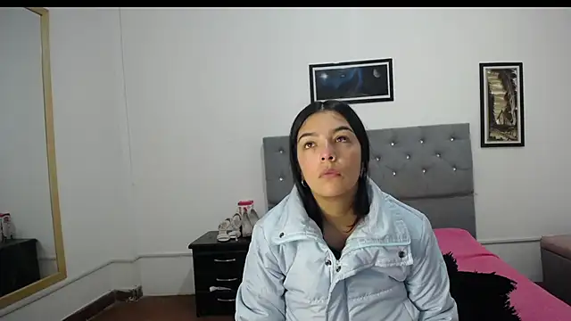 Snapshot of Esmeraldaa- chatting on 09-22-25, 03:45 Esmeraldaa- online show from 09-22-25, 03:45