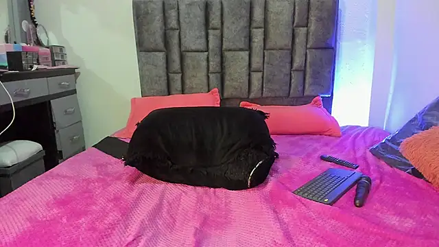 Esmeraldaa- online show from 04-19-26, 06:10