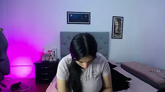 Esmeraldaa- online show from 10-24-25, 04:22