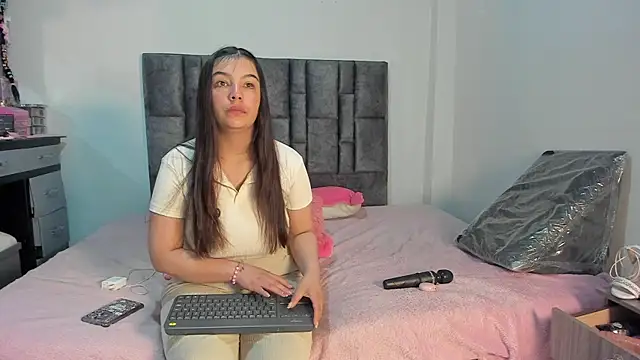 Esmeraldaa- online show from 04-09-26, 05:53