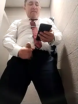 BigCristh79 online show from 12-04-25, 08:02