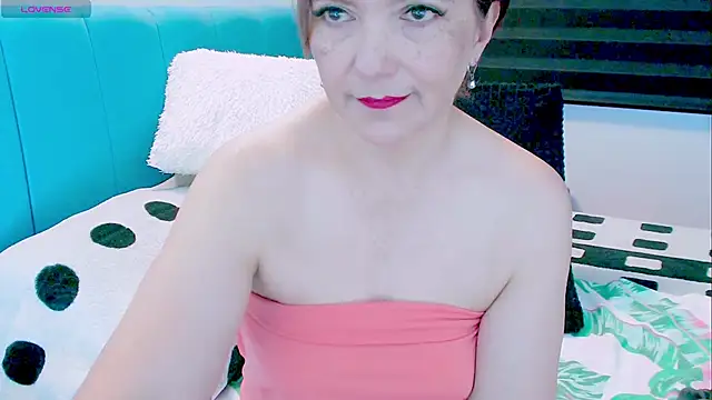 Snapshot of Kendraline1 chatting on 06-14-26, 10:33 Kendraline1 online show from 06-14-26, 10:33