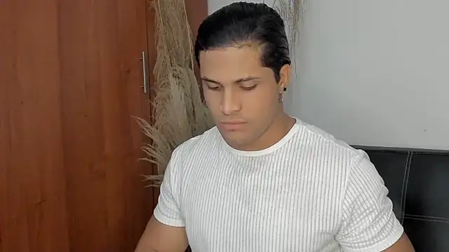 Evansdark1 online show from 10-04-25, 03:19