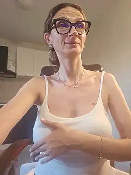 Snapshot of NaughtyWifey1 chatting on 06-27-26, 02:50 NaughtyWifey1 online show from 06-27-26, 02:50