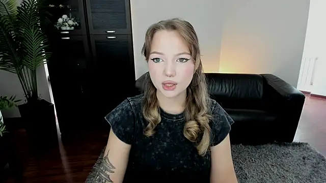 Snapshot of MariaRobinsone chatting on 10-14-25, 11:44 MariaRobinsone online show from 10-14-25, 11:44