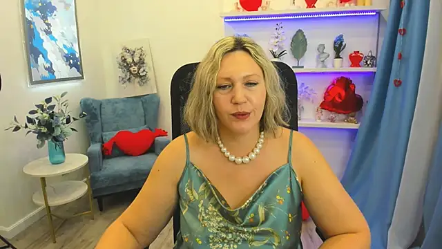 Snapshot of NinaStarle chatting on 02-15-26, 12:26 NinaStarle online show from 02-15-26, 12:26