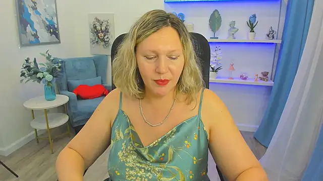 Snapshot of NinaStarle chatting on 05-13-26, 11:39 NinaStarle online show from 05-13-26, 11:39