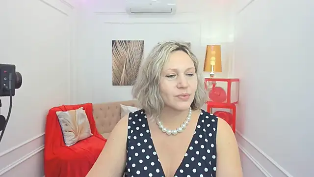 Snapshot of NinaStarle chatting on 02-13-26, 11:43 NinaStarle online show from 02-13-26, 11:43