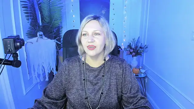NinaStarle online show from 10-17-25, 04:49