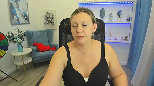 Snapshot of NinaStarle chatting on 05-14-26, 11:40 NinaStarle online show from 05-14-26, 11:40