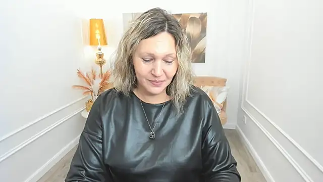 Snapshot of NinaStarle chatting on 05-15-26, 12:03 NinaStarle online show from 05-15-26, 12:03