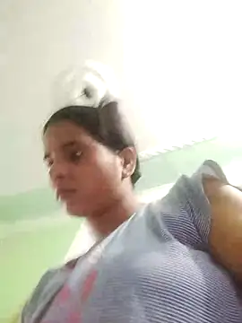 Snapshot of JHILMIL chatting on 10-01-25, 03:22 JHILMIL online show from 10-01-25, 03:22
