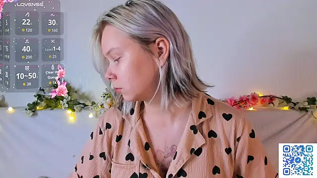 girlllsooft online show from 11-07-25, 01:43