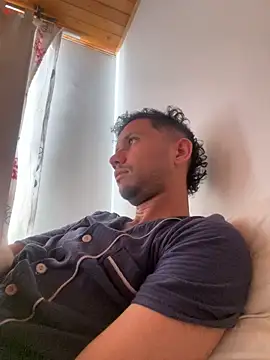 Michaell Spinelly online show from 12-19-25, 03:47