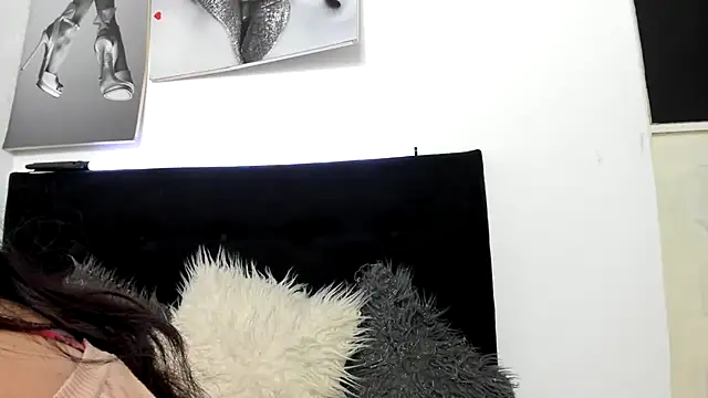 Snapshot of katherine_blair chatting on 06-29-26, 01:00 katherine blair online show from 06-29-26, 01:00