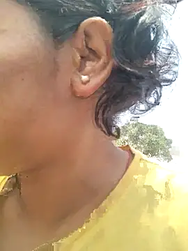 Snapshot of couple_71 chatting on 05-01-26, 04:17 couple 71 online show from 05-01-26, 04:17