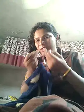 Snapshot of couple_71 chatting on 07-12-26, 06:03 couple 71 online show from 07-12-26, 06:03