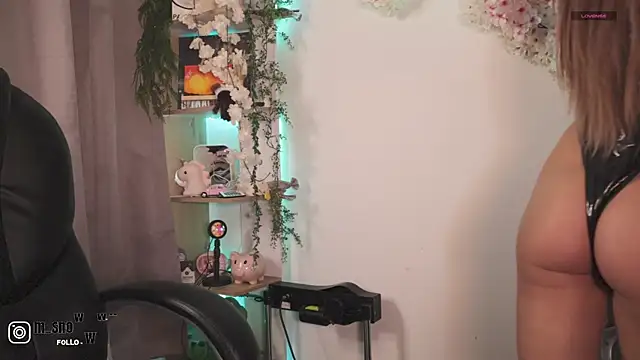 Miila snow online show from 10-11-25, 11:55