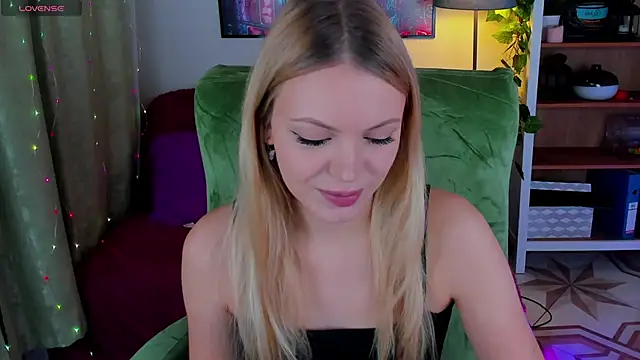 KatherineePierce online show from 11-05-25, 09:51