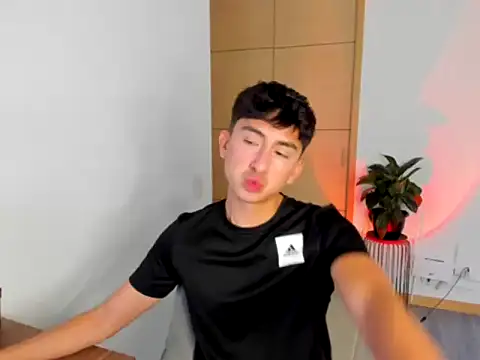 sweettaaron01 online show from 09-17-25, 05:04