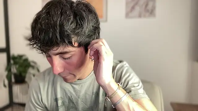 sweettaaron01 online show from 05-09-26, 12:25