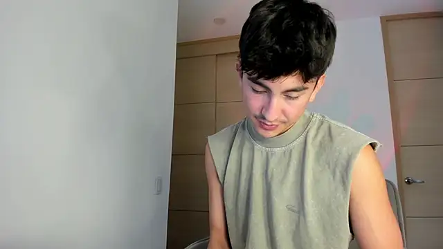 sweettaaron01 online show from 10-06-25, 05:46