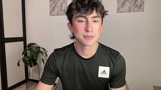sweettaaron01 online show from 05-05-26, 12:57