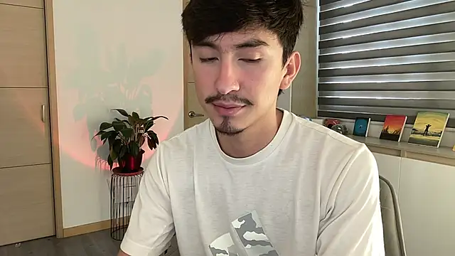 sweettaaron01 online show from 10-28-25, 05:12