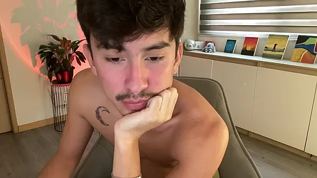 sweettaaron01 online show from 10-24-25, 05:45