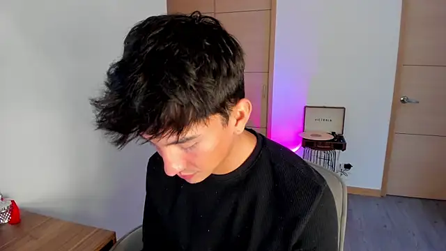 sweettaaron01 online show from 10-02-25, 05:49