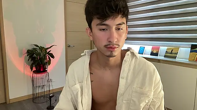 sweettaaron01 online show from 10-15-25, 05:32