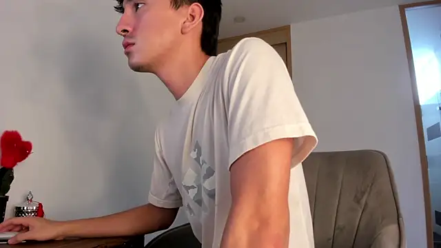 sweettaaron01 online show from 10-04-25, 05:36