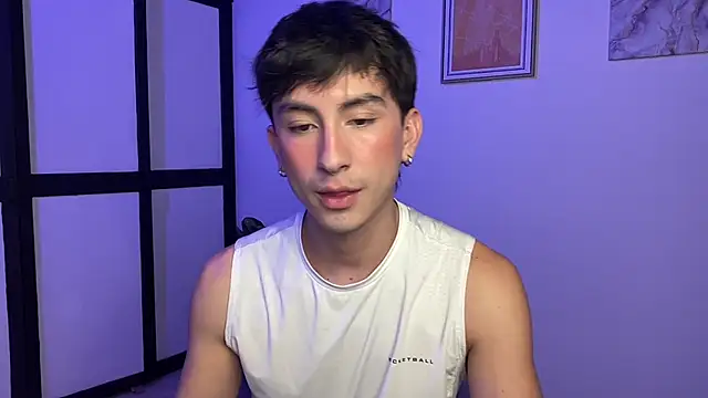 sweettaaron01 online show from 06-03-26, 12:44