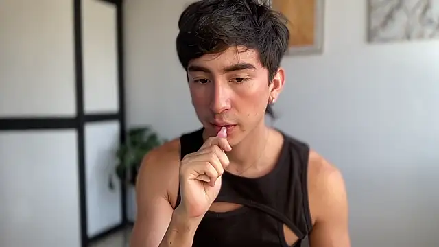 sweettaaron01 online show from 05-07-26, 06:33