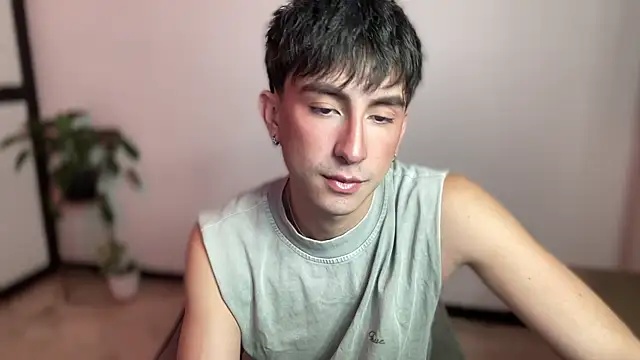 sweettaaron01 online show from 05-15-26, 10:52