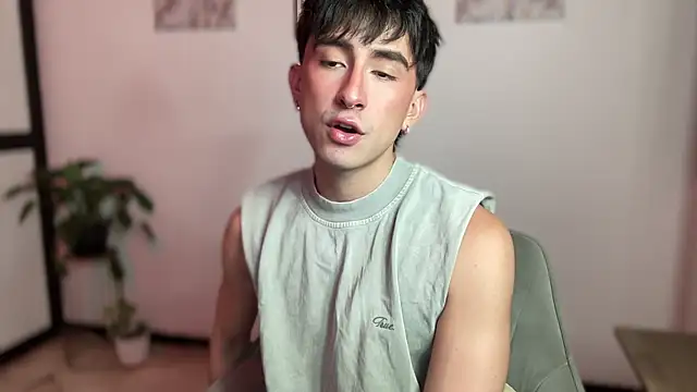 sweettaaron01 online show from 05-15-26, 11:25