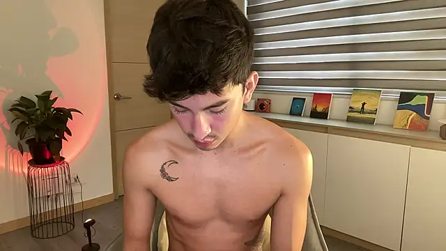 sweettaaron01 online show from 10-09-25, 05:57