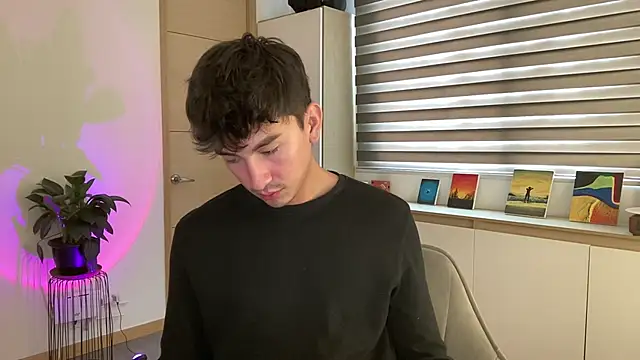 sweettaaron01 online show from 10-08-25, 06:30