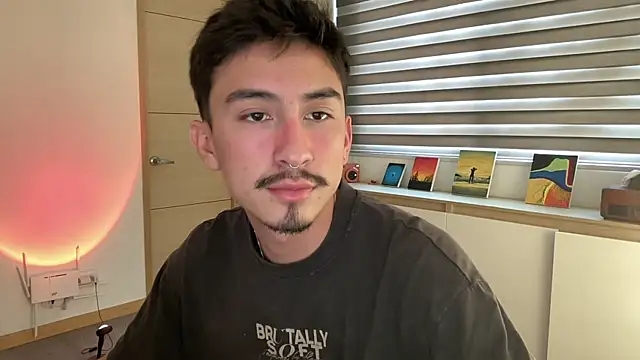 sweettaaron01 online show from 11-20-25, 05:13